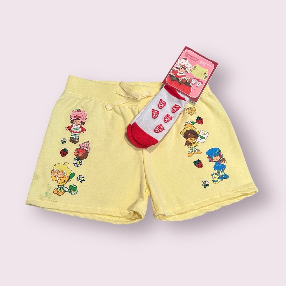 NWT Kids Strawberry Shortcake Print Yellow And Red Short And Sock Set